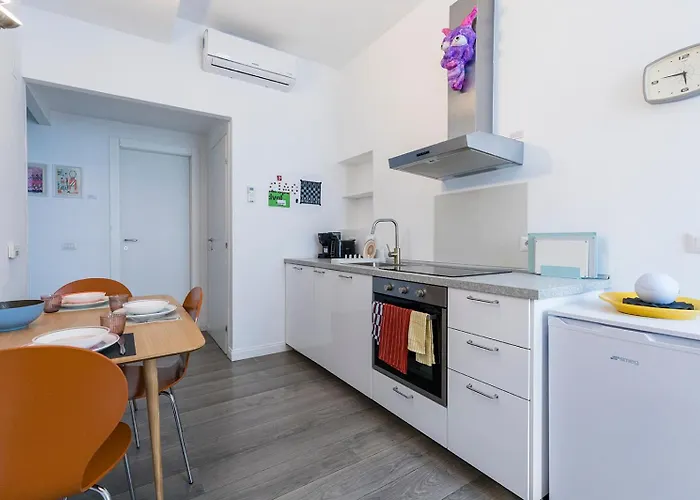 Urbana Otto - Designer In The Heart Of Monti *