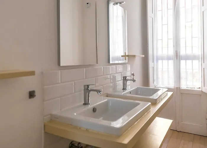 Urbana Otto - Designer In The Heart Of Monti *